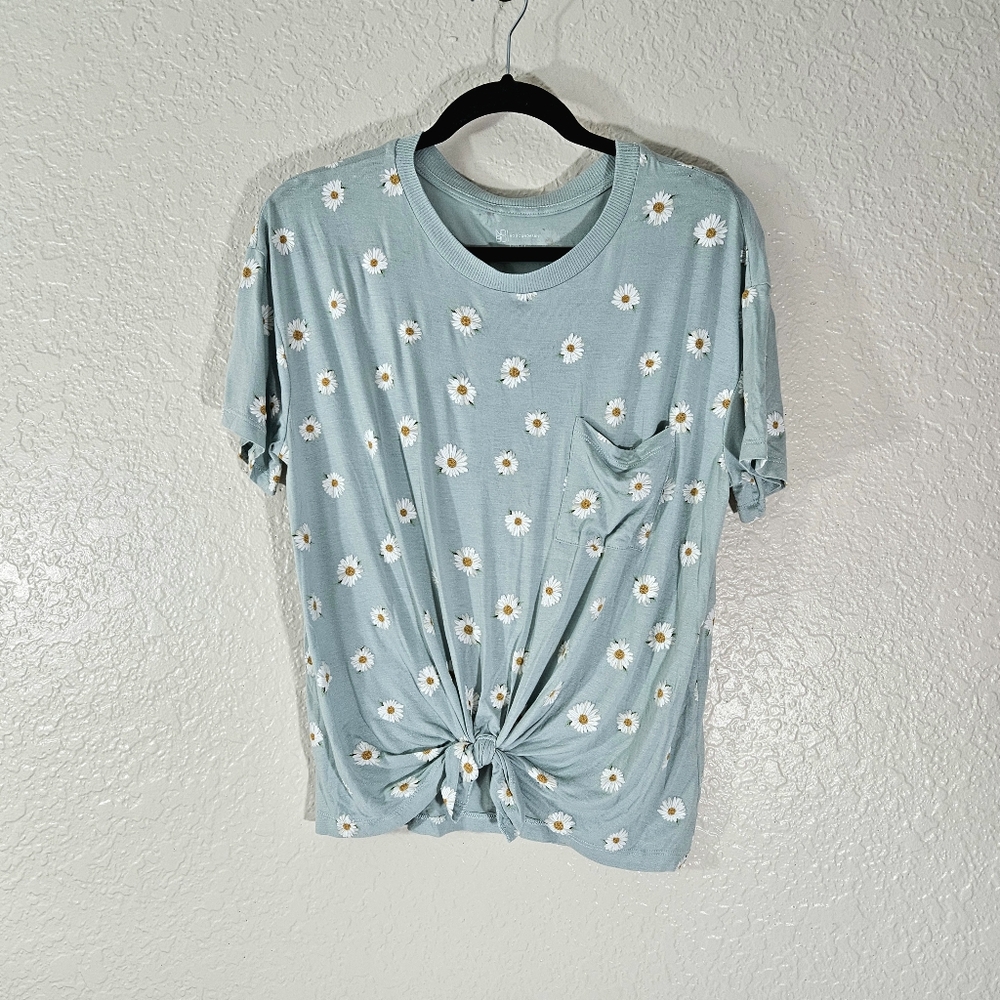 No Boundaries Daisey Embroidered Short sleeve Shirt